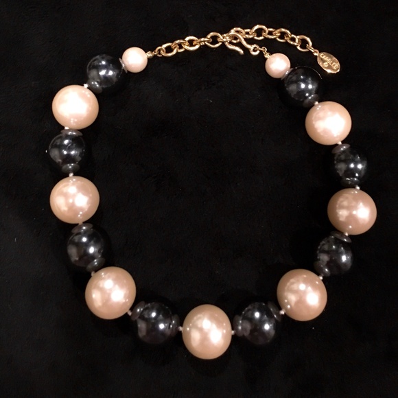 Vintage Carolee Black and White Pearl Necklace - Picture 2 of 3